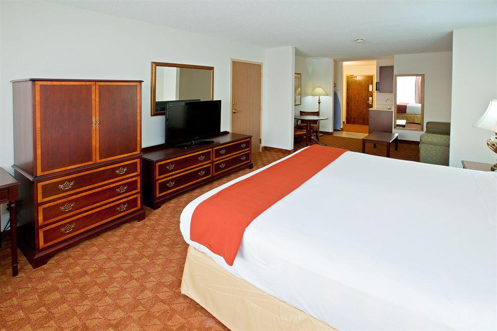 Holiday Inn Express & Suites Shelbyville By Ihg Habitación foto