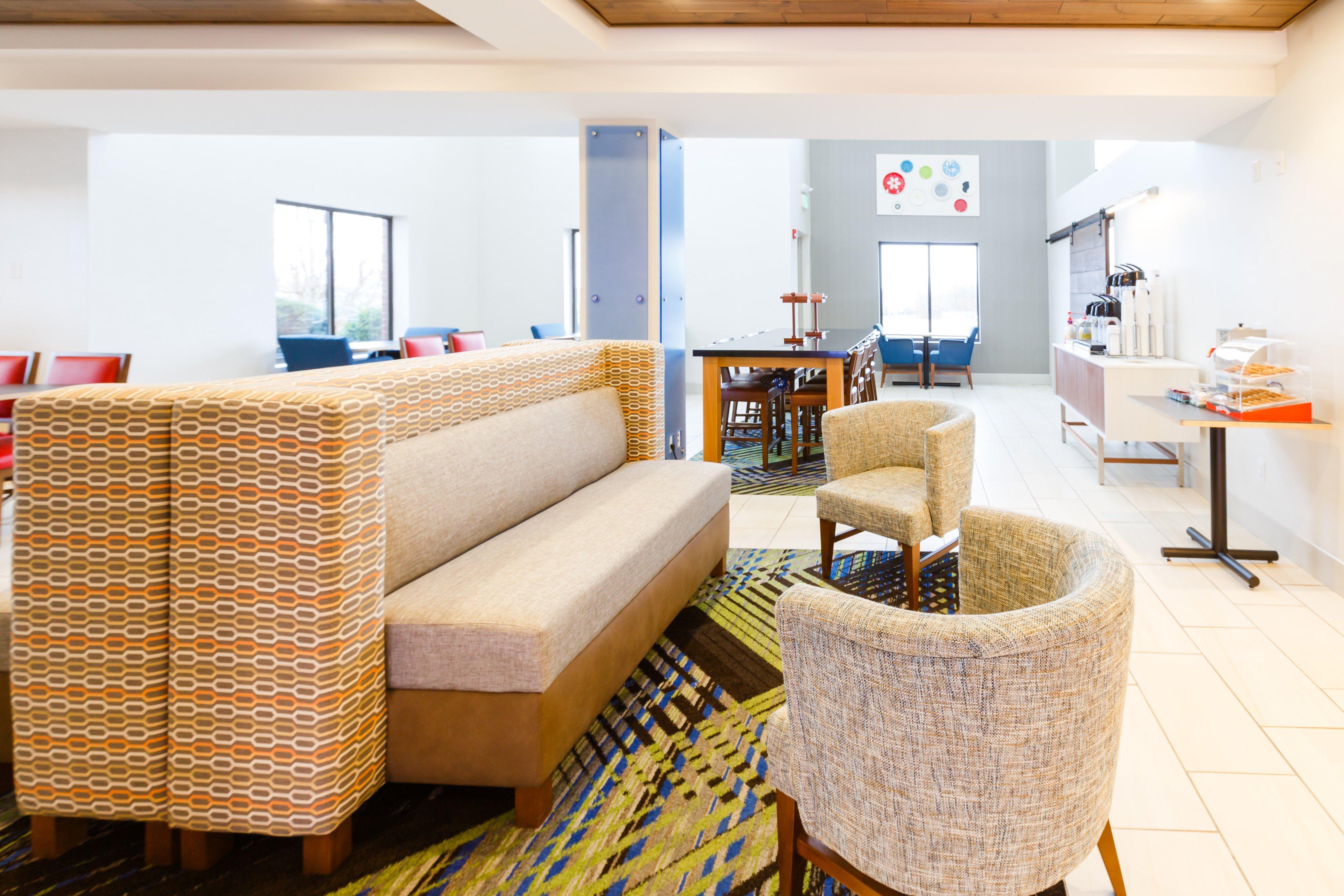 Holiday Inn Express & Suites Shelbyville By Ihg Exterior foto
