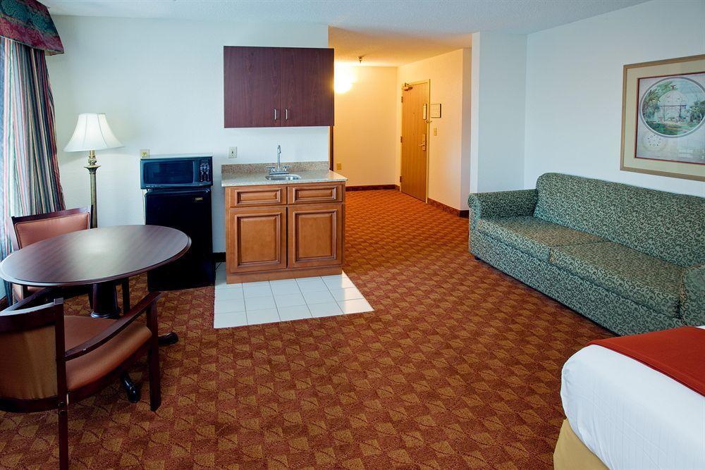 Holiday Inn Express & Suites Shelbyville By Ihg Habitación foto